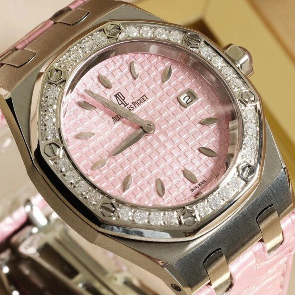 오데마피게 레이디 로얄오크 핑크 텍스처 다이얼 다이아베젤 악어가죽 스트랩 33mm 67601ST