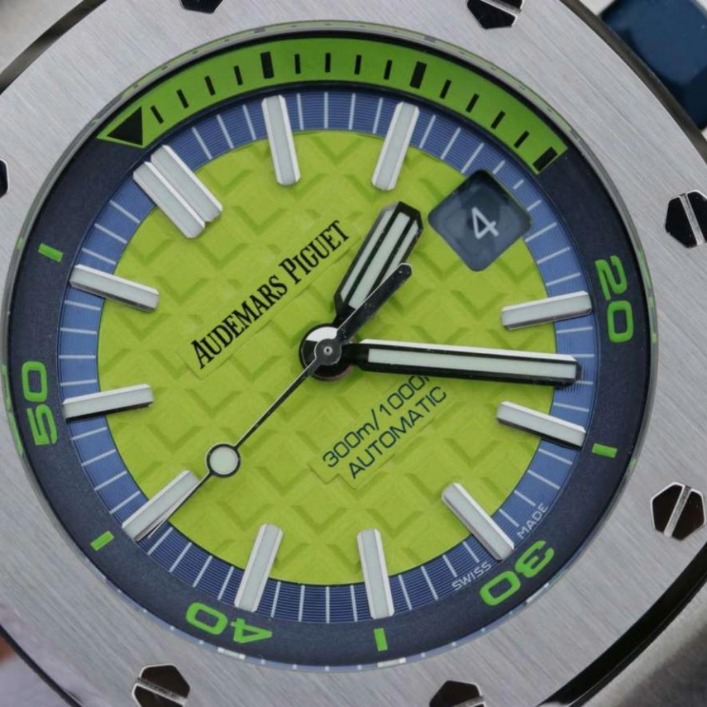 오데마피게 로얄오크 오프쇼어 다이버 형광그린 다이얼 러버 스트랩 42mm 15710ST