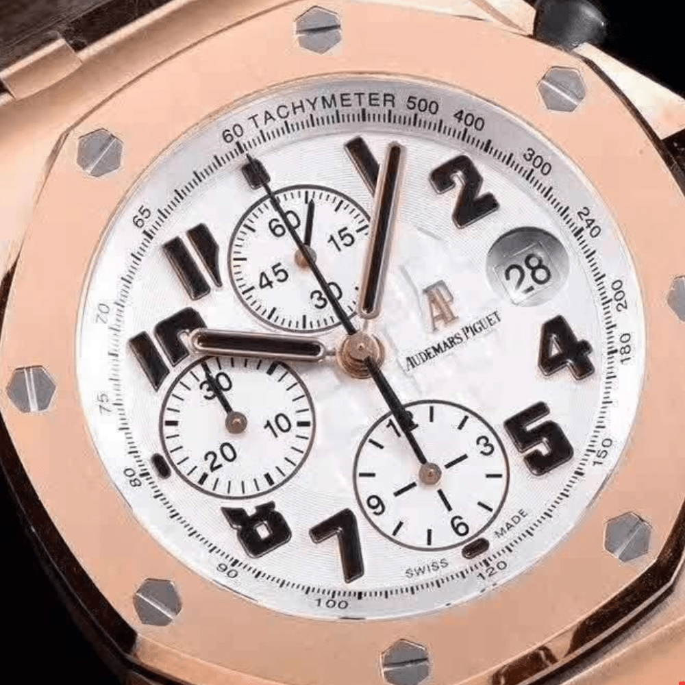 오데마피게 로얄오크 오프쇼어 화이트 다이얼 로즈골드 가죽 스트랩 42mm 26170ST