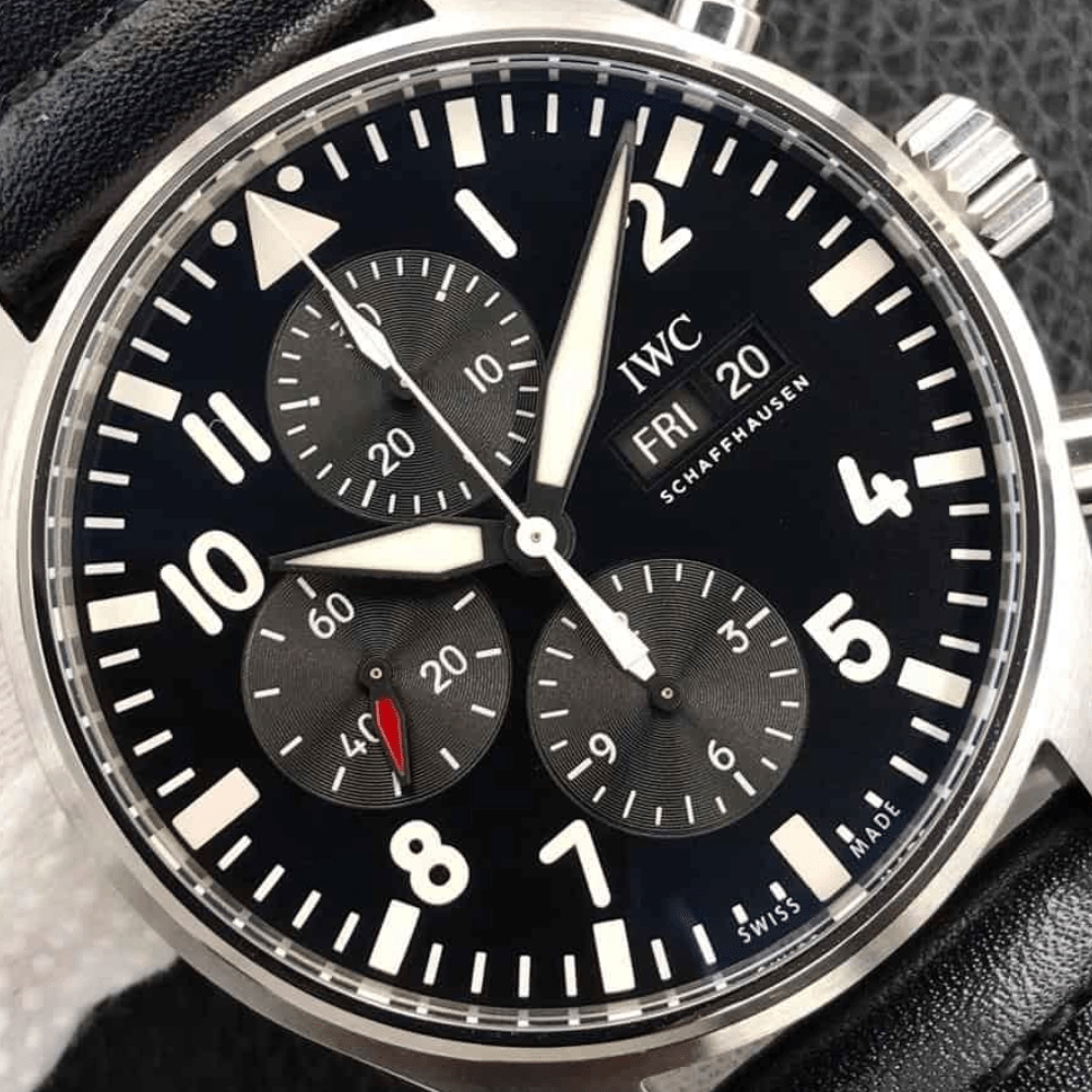 IWC 파일럿 파이터 크로노그래프 블랙 다이얼 레더 스트랩 43mm IW377709