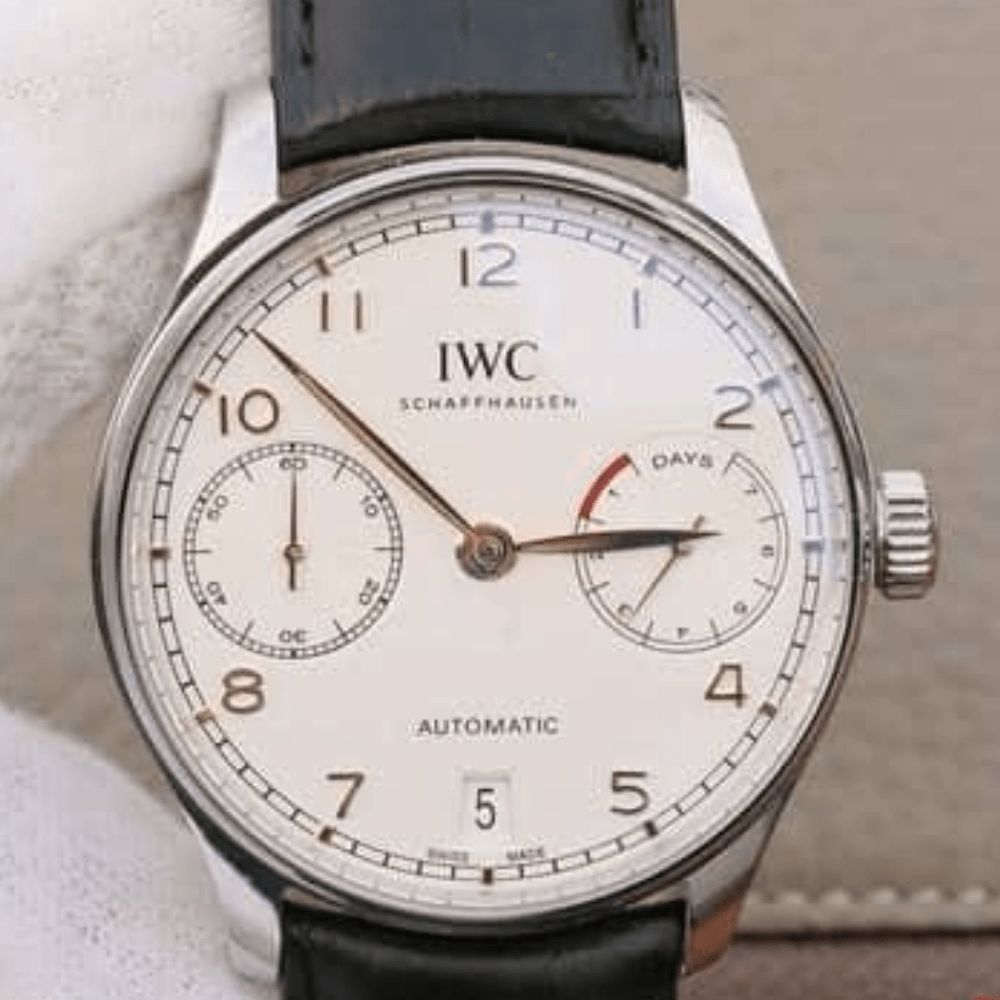 IWC 포르투기저 세븐데이즈 스틸 화이트 다이얼 레더 스트랩 42.3mm IW500704