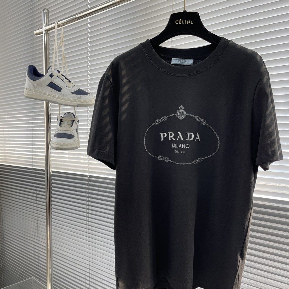 프라다 24SS 로고 프린팅 반팔 티셔츠