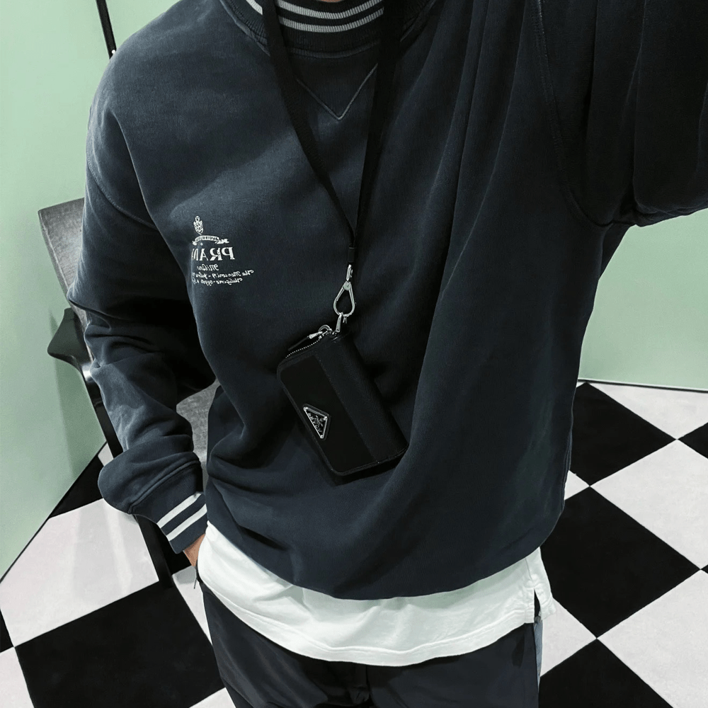 프라다 24SS 디스 프린팅 로고 맨투맨