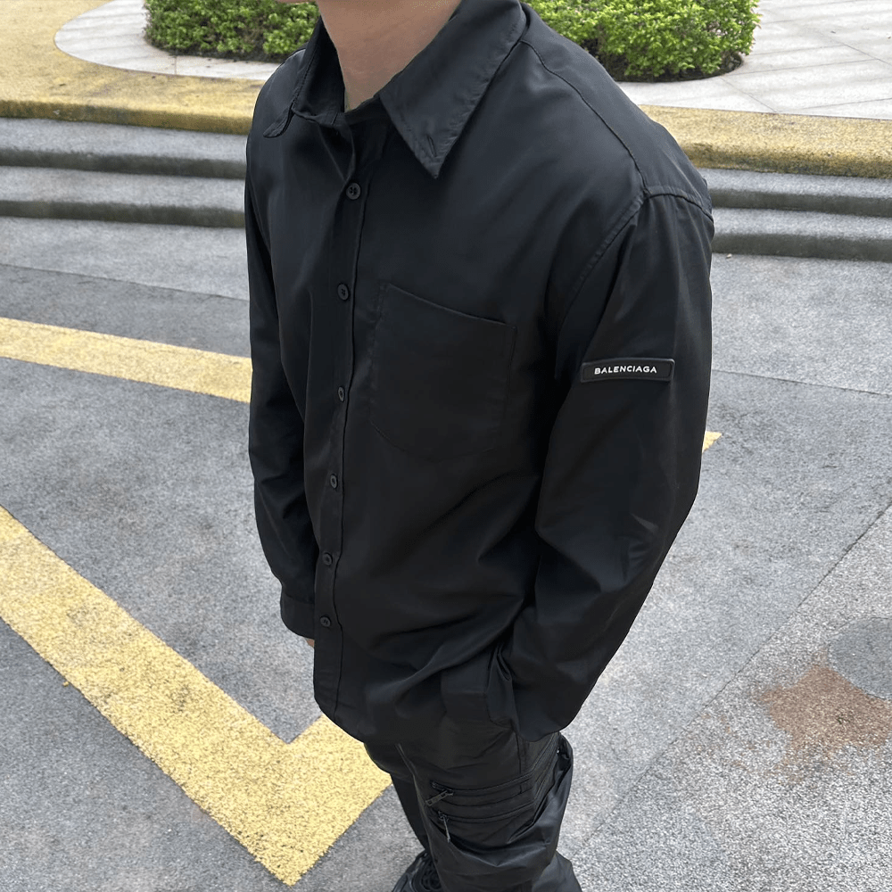 발렌시아가 24SS 패치 로고 긴팔 셔츠