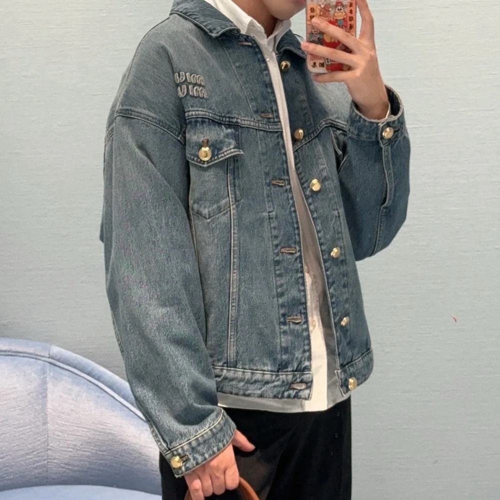 미우미우 24FW 스몰 로고 연청 데님 자켓