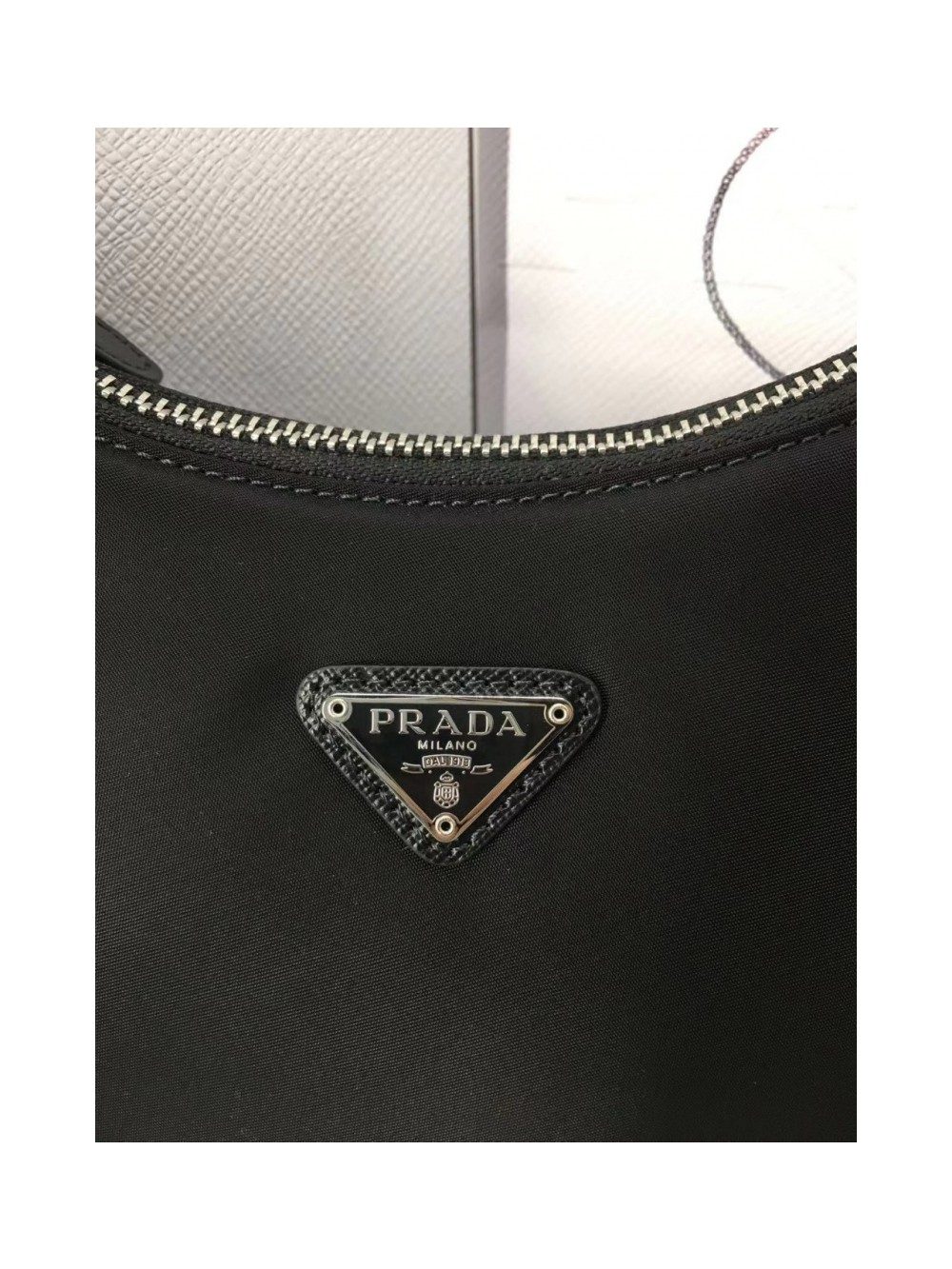 프라다 리에디션 나일론 테수토 호보백