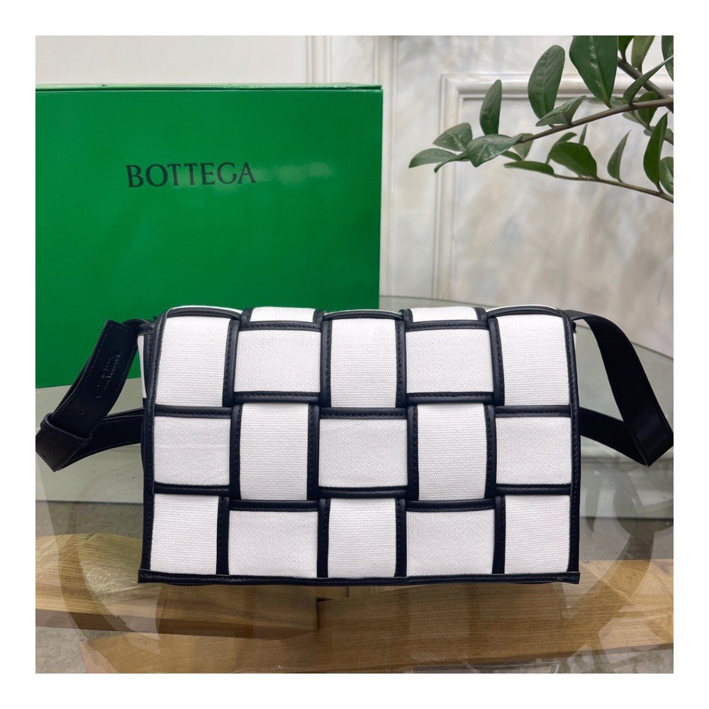 보테가베네타 22SS 인트레치아토 패딩카세트 숄더 백 카라멜