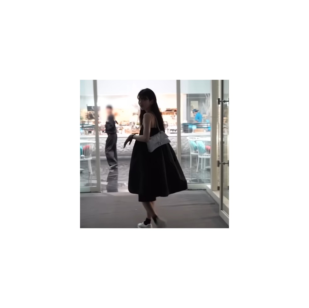 [수지 PICK] 발렌시아가 크러쉬백 XS 옵틱 화이트